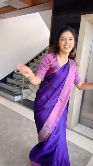 Pranika Dhakshu Instagram - Late to the trend 🫣

Beautiful silk saree from @shivanisilkcreations 
Blouse Designed by @acchoosfazhionpassion 
MAUH @thanushiya_bridal_studio 

#zara #vannarapettaila #songs #trendingreels #tamil #folk #pranikadhakshu