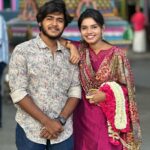 Pranika Dhakshu Instagram - நண்பன்…!!!! ✨ ( TOM & JERRY ) தயக்கத்தோடு ஆரம்பிக்கும் முதல் உரையாடல்….!!!!✨ பயத்தோடு பகிர்ந்து கொள்ளப்படும் அலைபேசி எண்கள்….!!!!✨ அவள் தவறாக எண்ணிவிடுவாளோ?-என்று யோசித்து,யோசித்து பேசும் தருணங்கள்…!!!✨ காதல்,கீதல் என உளறுவானோ?-என்று குழப்பத்தோடு பேசும் ஆரம்பக்காலங்கள்….!!!✨ புரிதல் தொடங்கும் நேரத்தில் தானாக மலர ஆரம்பிக்கும் நட்பு மலர்….!!!✨ புரிந்து கொண்ட பின், ஆண்-பெண் வித்தியாசத்தை காணாமல் ஆக்கும் நட்பின் ஆழம்…!!!!✨ தோல்விகண்டு துவலுகையில் புதுத்தெம்பூட்டி,அடுத்த முயற்சிக்கு அடிதளமிடவைப்பாள் அவனை அவன் தோழி….!!!!✨ ஆடவர் நால்வர் முன் தைரியத்தோடும்,பெண்மை மாறாமலும், வாழ வழிகாட்டுவான் அவளுக்கு அவள் தோழன்….!!!!✨ முடிவில்லா முடிவில்-நட்பு வளர்ந்து நிற்கும்? புரிந்து இருக்கமாட்டார்கள் என்னை, என் நண்பனை விட வேறு யாரும் நன்றாக என்னும் ரீதியில்...! ✨ . . #friendship #friends #girlboyfriendship #truefriends #pranikadhakshu #zara #meenakshiponnunga #foreverfriends
