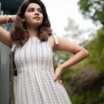Pranika Dhakshu Instagram - ஓசையின்றி பேசிடுவாள் விழிமொழியில்.....!!!🦋🍃 💃 @styleunion.in 📍 @yercaud_sherva_stellar_resort . . #pranikadhakshu #zara #nature #yercaud #yercauddiaries