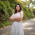 Pranika Dhakshu Instagram - Nee indri moodumey En vaanam Neethaane en kaadhaley Ennaalum..!!!🤍🍃 💃 @styleunion.in 📍 @yercaud_sherva_stellar_resort . . #pranikadhakshu #zara #nature #yercaud #yercauddiaries❤️ #urugurugi #siddukumar #rioraj @rio.raj @siddhukumar