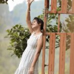 Pranika Dhakshu Instagram - அவள் நின்றால் , நடந்தால் சிரித்தால், ஏன் சற்றசைந்தாலே போதும்!! ஏதோ சாதித்த மோகத்தில் சிலாகித்து எழுதி எகிரிக்குதிக்கும் பேதைமைகள்..!!! 🦋🍃 💃@styleunion.in 📍 @yercaud_sherva_stellar_resort . . #pranikadhakshu #zara #nature #yercaud #yercauddiaries❤️