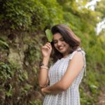 Pranika Dhakshu Instagram - புன்னகையின் முகவரி அவள்..!!!!🦋🍃 💃 @styleunion.in 📍 @yercaud_sherva_stellar_resort . . #pranikadhakshu #zara #nature #yercaud #yercauddiaries❤️
