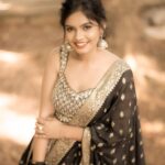 Pranika Dhakshu Instagram - எடுத்துக்காட்டிற்கு எங்கு போவேன்… நகலே இல்லா நறுமணம் அவள்….!!!!!🍃✨ . . Costume : @diademstore.in MUA : @sharanyas_makeupartistry Pc : @skmani_photography . . #pranikadhakshu #zeeawards #outfit #classy #black #diademuertos #zeeawards2023 #zeetamil #meenachiponnunga