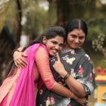 Pranika Dhakshu Instagram - I can’t describe in words what u mean to me Thanks for always being there for me mummy 🫂🫶🏻 u r my friend, my spirit,etc…. There is no replacement of u . U r the best nd will b best forever I luv u my dearest mummy @sriranjani_rajasekar 😘🩷 . . . Chudi : @labelssarumathi . #pranikadhakshu #meenaksiponnunga #zeetamil #amma # love #forever Chennai, India