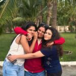 Pranika Dhakshu Instagram - Our Modern crazy mom 😎 @sriranjani_rajasekar love u to the core mummy . . #pranikadhakshu #meenakshiponnunga #zeetamil #chennai #sriranjani #bellukavya Chennai, India