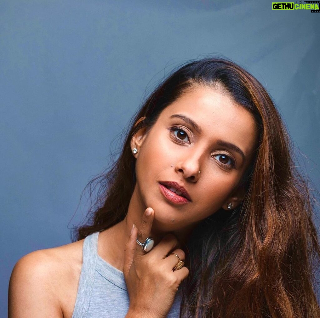 Pranitaa Pandit Instagram - Can you read my mind ???? 1. I wish I looked this good in my adhar card photo 😝 2. What the hell is happening in my life🙂🙃 just keep going , don’t think much Comment 1 or 2 … #headshots #photooftheday #picoftheday #getready #instagood #instapic #comment Shot by @dattagawadegoa @lighterature_studio @lighterature_studios