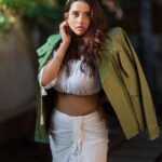 Pranitaa Pandit Instagram - My life can be a mess, but my Instagram feed needs to be organized like a pro. All thanks to - @lighterature_studios Outfit- @redcarpet_heritage_boutique Location - @mirashyahomes . . . . #stone #instagrammers #igers #instalovers #instamood #instagood #sections #model #love #photography #iphonography #androidography #filter #happy #photo #devil #naturephotography #insta #picoftheday #pose #instadaily #instagrammodel #instafamous #popularpic #foryou #kbye #gaintricks #nature #natureloversgallery