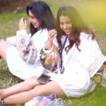 Pranitaa Pandit Instagram - No friendship is an accident ❤️ .. #friendship #myhuman #friendslikefamily #powerofpositivity #peoplewhomeanthemost #forevermine #truelove #meaningful #nofilter #nononsense #purelove #noquestionsasked #angel @nupur_joshi @kaurdalljiet @shinydoshi15 @vaisshalee @durgesh.naagar @aditisharmaved #sj @pandit.shivi @turiya.kapur @rachna.wcp Wearing @truestory.in India