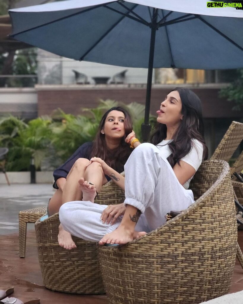 Pranitaa Pandit Instagram - Escaping reality with our favorite people! A 'stay-cation' full of joy, games, and cherished moments. Who needs to travel when the best moments happen right here? 🏡❤️ #StaycationBliss @arovawoods.zincjourney @zincjourney.bythefern Ps - the food out here is fabulous #yummyinmytummy Loved it - @shinydoshi15 @anysshapanditt @pandit.shivi @lavesh_k Lonavla, Maharashtra, India