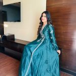 Pranjal Dahiya Instagram - Kaha se lau itna sabar , thode se mil kyun nahi jaate tum . 💙 . Style by @arzoo.creations ✨ Outfit by @niya.multidesignerstore 💕 . #pranjaldahiya #gulabiqueen