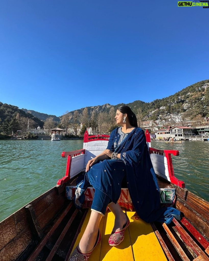 Pranjal Dahiya Instagram - Mohabbat Ka Pata Nahi Bas Lagav Sa Hai, Jo Bhi Kehlo Bas Be-Hisaab Sa Hai 🥀 . . #pranjaldahiya #gulabiqueen #nanital #nanitallake #mangolake Nainital The Lake City Of Uttarakhand India