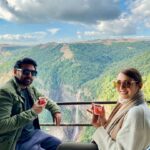 Preeti Jhangiani Instagram – Chai with a view 👌
NOHKALIKAI FALLS in #Meghalaya 

#meghalayadiaries #meghalayatrip #meghalayatourism #meghalayaphotography Nohkalikai Falls