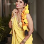Priya Ahuja Instagram - POV: Perfect Haldi look doesn’t Exist! PS: Rate the Transition.. Bahot mehnat ki hai 😛 Outfit: @rajkumari_by_richahaware Photographer: @shotbysakar Stylist: @style_deintrepide Makeup: @makeoverbydipika Location: @radissonblumumbaiairport