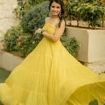 Priya Ahuja Instagram - Yellow is my ‘ HAPPY COLOR’ Photographer: @photo_vinayak Team: @zerographyvlogs Stylist: @style_deintrepide Jewellery by: @silver.kiosk Makeup: @makeoverbydipika Location: @vloungedeck & @bageecha_bytouchofclass