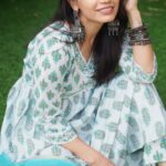 Priya Ahuja Instagram – A desi girl who embraces her roots and spreads her wings

Wearing : @indianicstores