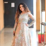 Priya Jerson Instagram - காத்திருந்தால், எதுவும் நடக்காது. இறங்கி போராடு. வெற்றி உன் மகுடம் ஆகும். This is just the beginning and needs to learn,work and grow a lot from today. Super singer is not just a competition it's an emotion and so proud to be a part of it❤️Sharing my victory with equally deserving ones, super talented,my best friends and my biggest supporters @v___pooja and @abhijithanilkumar_ ❤️❤️happy that you guys are a part of my life now. Still can't believe what all happened on finale and the support you guys gives me makes me emotional all the time. I didn't expect this support and love and i promise to keep you all entertained whenever I get a chance and surely i will work hard to reach my next goal. Preparing for my next dreams... 📸 : @arvinthiyer Costume : @styl_chennai