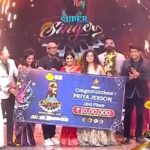 Priya Jerson Instagram - Is this a dream? 1st runner up of Super Singer 9. Thanks a ton to all my supporters and well wishers. Thank you so much dearest @malavika_anilkumar_music for training me and motivating me each and every time..my pillar of support😘😘 and my super rockstar @punyasworld i love you❤️💋 @ravoofa.h.k @prathimacuppala @mediamasons thanks a ton to u all for giving me a life when i was struggling a lot to survive ❤️forever grateful🙏❤️thank you pappa and mummy for introducing me to music @jersonjaya @jersoncantony 🌎🎶 Thanks to all tamil makkals for believing in me and helping me to get this far. I love u all soooo much and will try me best to keep u all entertained 💪❤️ #supersingerpriyajerson #supersinger9 #vijaytvshow #vijaytelevision #supersinger #vijaytv #priyajerson