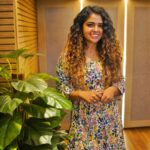 Priya Jerson Instagram - அவரைப்போல் இவரைப்போல் இல்லாமல் உன்னைப்போல் வாழ்ந்து காட்டு♥️♥️♥️Happy August❤️‍🔥 #supersinger9 #vijaytelevision #vijaytvshow #vijaytv #supersinger #priyajerson #priyajersonsupersinger9 #august #chennai The Mystic's Room