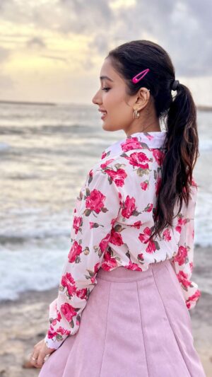 Priyamvada Kant Instagram - Have you ever felt it? 👩🏻‍❤️‍💋‍👩🏻 >>