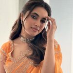 Priyanka Mohan Instagram - Spamming on the go 🤷🏻‍♀️ 📸 by my talented hairstylist/ photographer @chinnahairstylist 🧞‍♂️ PS: last one is my favourite🥶