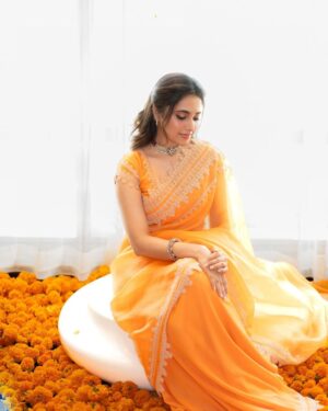 Priyanka Mohan Instagram - Orange obsession 🧡

Styling & Creative Direction by @tanishqmalhotraa
Wearing @devnaagri & @akoyajewels
M&H @kalwon_beauty @chinnahairstylist 
Photos by @kannasrihari