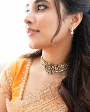 Priyanka Mohan Instagram - Orange obsession 🧡

Styling & Creative Direction by @tanishqmalhotraa
Wearing @devnaagri & @akoyajewels
M&H @kalwon_beauty @chinnahairstylist 
Photos by @kannasrihari