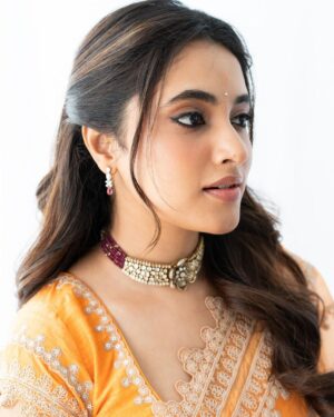 Priyanka Mohan Instagram - Orange obsession 🧡

Styling & Creative Direction by @tanishqmalhotraa
Wearing @devnaagri & @akoyajewels
M&H @kalwon_beauty @chinnahairstylist 
Photos by @kannasrihari