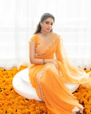 Priyanka Mohan Instagram - Orange obsession 🧡

Styling & Creative Direction by @tanishqmalhotraa
Wearing @devnaagri & @akoyajewels
M&H @kalwon_beauty @chinnahairstylist 
Photos by @kannasrihari