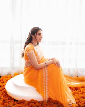 Priyanka Mohan Instagram - Orange obsession 🧡

Styling & Creative Direction by @tanishqmalhotraa
Wearing @devnaagri & @akoyajewels
M&H @kalwon_beauty @chinnahairstylist 
Photos by @kannasrihari