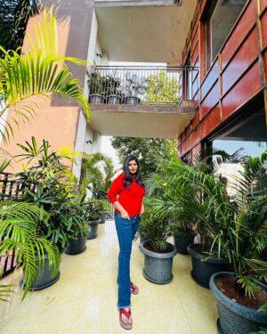Priyanka Panigrahi Instagram - #hellowinter 🥂