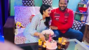 Priyanka Panigrahi Instagram - #midnight celebrations 🫶🏻🎊🎊🎊🥂🥂🎉🎉
#ty nani 4 this surprise😍😘