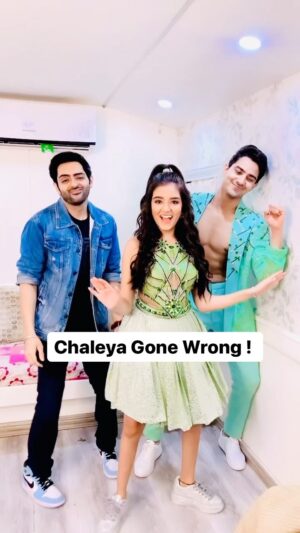 Priyanshi Yadav Instagram - Not the ideal way to do #chaleya hookstep but we had fun !  Also, Tag that hamesha Body Flaunt karne wala friend ! I tag @therohitchandel ! 

Loved every bit of the audio @shilparao  @aniruddh.ravichander  @arijitsingh 

#chaleyasong #chaleyajawansong #chaleyahookstep #rohitchandel #karansinghchhabra #priyanshiyadav #pandyastore #pandyastore✨❤️ #starplus #starparivaarawards