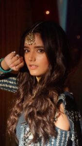 Priyanshi Yadav Instagram - 🦋🕊️ styled by: @desai6343 hair: @nisha_hairstylistt Makeup: @santosh_makeupartist 📸: @veer_photography606__ #reels #instagram #reelsinstagram #love #cute Mumbai, Maharashtra