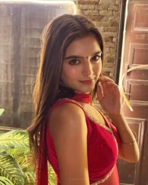 Priyanshi Yadav Instagram - mandatory diwali post?🪔❤️
*swipe left to see me giving puppy eyes*

#instagram #diwali #posts