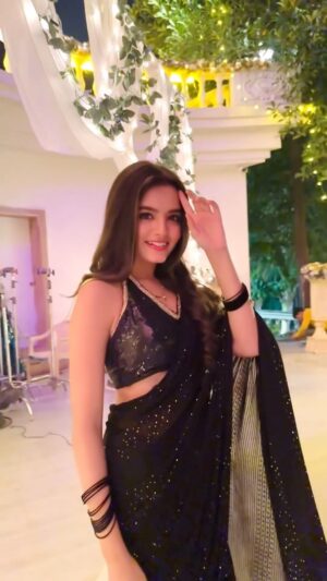 Priyanshi Yadav Instagram - ये चूड़ियाँ , ये बालियां , ये प्यारा सा लिबास🕊️🪞📜

#reels #instagram #saree #indianaesthetics