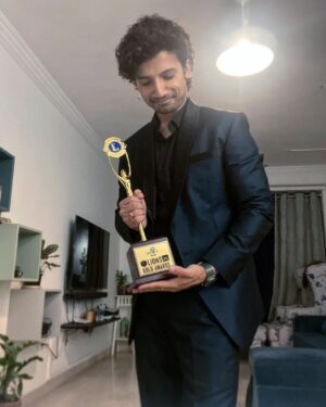 Priyanshu Painyuli Instagram - 1st One is here😊 and I can’t stop smiling😊😊 Thank you so much @lionsgoldawards for recognising me as the ‘Talented Multifaceted Actor’ of the Year. 
It was a special year for me with some very special releases from ‘Uturn’ by @arifkhan09 to ‘Charlie Chopra’ by @vishalrbhardwaj to ‘Pippa’ by @rajamenon and ‘Shehar Lakhot’ by @nopi . Shukriya to all the Directors who trusted me with their scripts 😊🙏🏼
This award is to each one of you ( cast n crew ) I have worked with🤗🤗 Thank you so much to each one of you who has complimented me for my work at least once in my life.. an appreciation is always what keeps an artist going and then an award makes you believe You are on the right path.😊😊 SHUKRIYA 🤗🤗 

#lionsgoldawards2023 #Uturn #charliechopraandthemysteryofsolangvalley #pippa #sheharlakhot