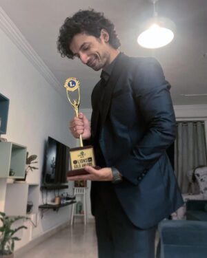 Priyanshu Painyuli Instagram - 1st One is here😊 and I can’t stop smiling😊😊 Thank you so much @lionsgoldawards for recognising me as the ‘Talented Multifaceted Actor’ of the Year. 
It was a special year for me with some very special releases from ‘Uturn’ by @arifkhan09 to ‘Charlie Chopra’ by @vishalrbhardwaj to ‘Pippa’ by @rajamenon and ‘Shehar Lakhot’ by @nopi . Shukriya to all the Directors who trusted me with their scripts 😊🙏🏼
This award is to each one of you ( cast n crew ) I have worked with🤗🤗 Thank you so much to each one of you who has complimented me for my work at least once in my life.. an appreciation is always what keeps an artist going and then an award makes you believe You are on the right path.😊😊 SHUKRIYA 🤗🤗 

#lionsgoldawards2023 #Uturn #charliechopraandthemysteryofsolangvalley #pippa #sheharlakhot