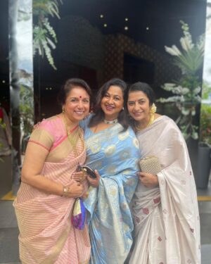 Raadhika Sarathkumar Instagram - Wedding time of @karthika_nair9 with Rohit , daughter of @radhanair_r and Rajsekaran, with the loyal 80s to add to the laughter and give love @suhasinihasan @chiranjeevikonidela @poonam_dhillon_ @poornimabhagyaraj @apnabhidu @menaka.suresh @sujataavijaykumar @revathyasha a beautiful and superbly organised wedding, enjoyed the warmth and love.❤️❤️❤️❤️❤️❤️