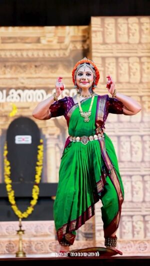 Rachana Narayanankutty Instagram - Thambala Nrutham by @rachananarayanankutty ♥️💫

Program : Sathyam Sivam Sundaram Kuchipudi Nattuvamela
Location : Vaikom Mahadeva Temple

@indian_classical_dancers_2021 @bhavaragam @dancephotography____ @kerala_classical_dance @chilanga___lover 

#rachananarayanankutty #kuchipudi #classicaldance #dancersoninstagram #dancelover #dancephotography #indianart #artistsoninstagram #dancer #actress #mollywood #malayali