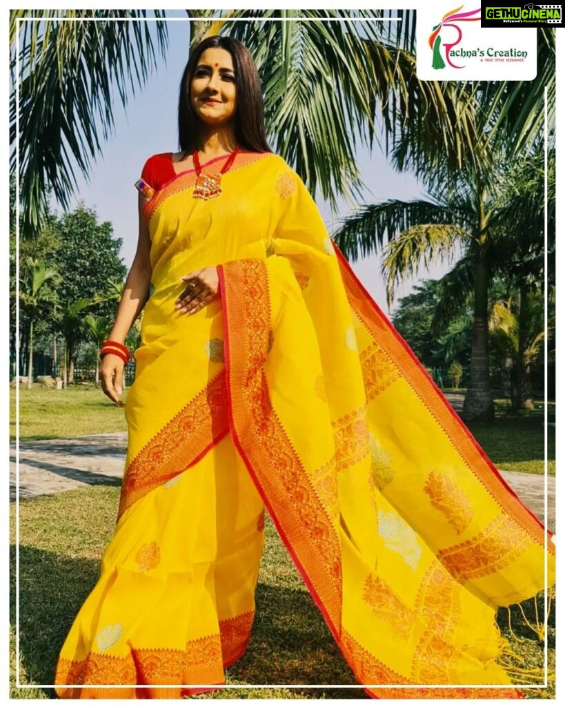 Rachna Banerjee Instagram - Add to your wardrobe one of the best #handloom cotton sarees which are woven by the artisans without electricity. They are cool comforts and self-defined with intricate thread embroidery complimenting the aesthetics of each fabric. 🟢শাড়ী টাইপ : কটন হ্যান্ডলুম শাড়ি, থ্রেড এমব্রয়ডারি করা।🛒#ShopNow from Rachna's Creation! 🙌🏻Care: Soak the sarees in salt water for 2 – 3 minutes before washing with cold water. 📲𝐖𝐡𝐚𝐭𝐬𝐚𝐩𝐩 𝐨𝐧 𝟗𝟖𝟑𝟏𝟎𝟑𝟓𝟔𝟔𝟕 𝐭𝐨 𝐨𝐫𝐝𝐞𝐫 #RachnaBanerjee #Fashion #Saree #IndianAttire #EthnicWear #Traditional #Fashionista #Style #StayStylish #StayFashionable #StyleStatement #OrderNow #OnlineShopping #fashion #potd #ootd #ootdfashion #likeforlikes #facebookpost #instagram #handloomlove #handloomcottonsaree #handloomsaree #cotton #cottonsarees