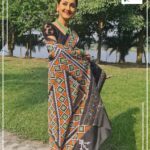 Rachna Banerjee Instagram - Exquisite elegance meets intricate craftsmanship. Embrace the rich heritage and grace of embroidery! Grab this gorgeous 𝐊𝐚𝐭𝐚𝐧 𝐒𝐢𝐥𝐤 𝐰𝐢𝐭𝐡 𝐢𝐧𝐭𝐫𝐢𝐜𝐚𝐭𝐞 𝐆𝐮𝐣𝐫𝐚𝐭𝐢 𝐒𝐭𝐢𝐭𝐜𝐡! 𝐖𝐡𝐚𝐭𝐬𝐚𝐩𝐩 𝐨𝐧 𝟗𝟖𝟑𝟏𝟎𝟑𝟓𝟔𝟔𝟕 𝐭𝐨 𝐨𝐫𝐝𝐞𝐫. #RachnaBanerjee #RachnasCreation #actor #entrepreneur #Fashion #Saree #WeddingCollection #fashion #saree #womenswear #kolkata #mumbai #delhi #chennai #bangalore #hyderabad #joy #KatanSilk #Silk #IndianWeaves #WeavesOfIndia #IndianAttire #GujratiStitch #Embroidery