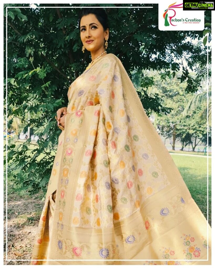 Rachna Banerjee Instagram - The intricate Katan Benarasi is surely a show stopper for its rich weave and gorgeous thread work made out of pure silk threads. A #MUSTBUY!! 🟢শাড়ী টাইপ : কাতান বেনারসী সিল্ক শাড়ী 🛒#ShopNow from Rachna's Creation! 🙌🏻Care: dry wash 📲𝐖𝐡𝐚𝐭𝐬𝐚𝐩𝐩 𝐨𝐧 𝟗𝟖𝟑𝟏𝟎𝟑𝟓𝟔𝟔𝟕 𝐭𝐨 𝐨𝐫𝐝𝐞𝐫 #RachnaBanerjee #Fashion #katansilk #katanbenarasi #Saree #IndianAttire #EthnicWear #EthnicAttire #Traditional #Fashionista #Style #StayStylish #StayFashionable #StyleStatement #OrderNow #BuyNow #Entrepreneur #Shopping #OnlineShopping #fashion #potd #ootd #ootdfashion #likeforlikes #lifestyle #india #facebookpost #Instagram