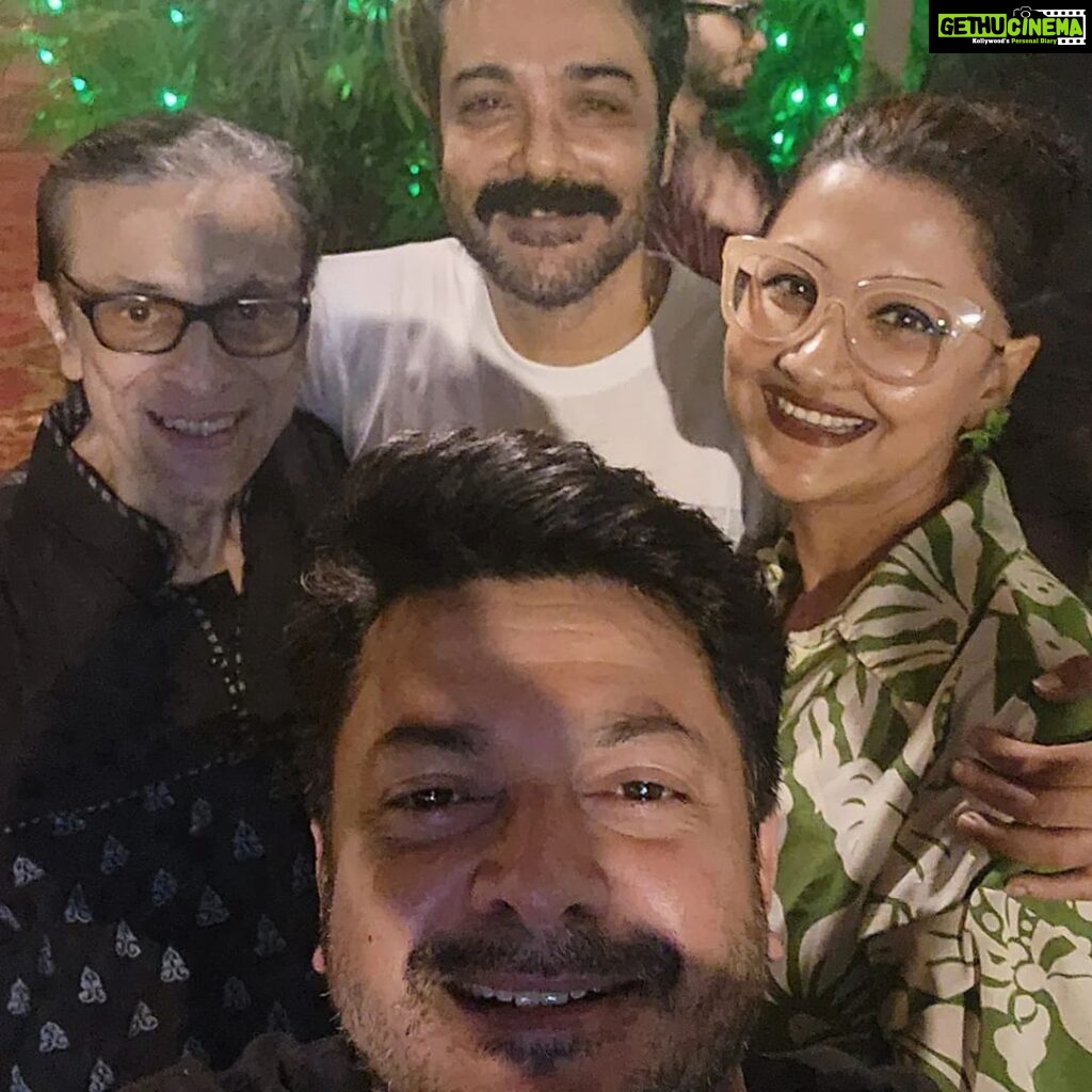 Rachna Banerjee Instagram - The most Dashing❤️ Handsome❤️ Charming❤️ Hero Thank you @prosenstar for the lovely evening...had a great time. You are evergreen as always... You have again proved it that LIFE STARTS AFTER 50 God bless you always Love you always 💓 Good to see my friends @senguptajisshu @yourkoel @mimichakraborty @ruman_ganguly #RachnaBanerjee #actress #entrepreneur #businesswomen #instagood #instalike #instagram #instapostoftheday #memories #goodvibes #goodtime #like #like4like #likesforlikesback #likeforfollow #follow #followers
