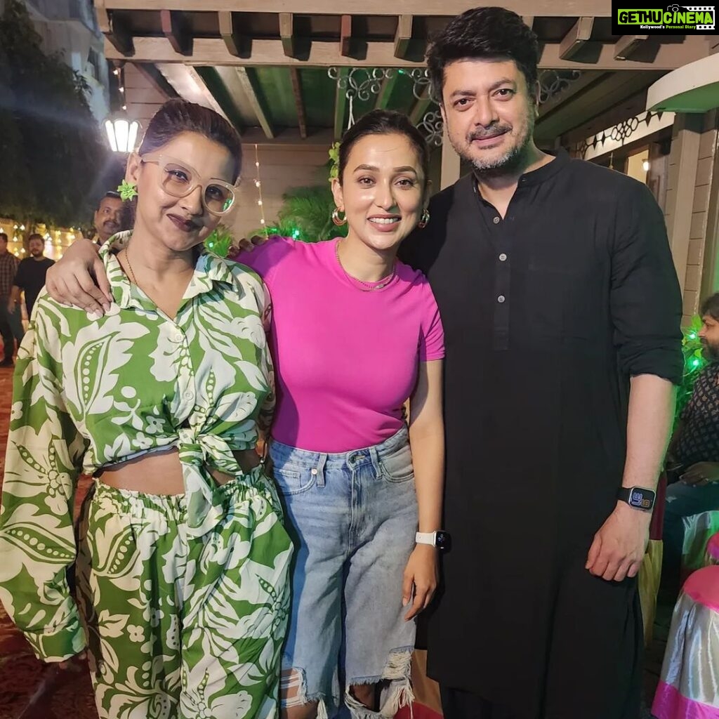 Rachna Banerjee Instagram - The most Dashing❤️ Handsome❤️ Charming❤️ Hero Thank you @prosenstar for the lovely evening...had a great time. You are evergreen as always... You have again proved it that LIFE STARTS AFTER 50 God bless you always Love you always 💓 Good to see my friends @senguptajisshu @yourkoel @mimichakraborty @ruman_ganguly #RachnaBanerjee #actress #entrepreneur #businesswomen #instagood #instalike #instagram #instapostoftheday #memories #goodvibes #goodtime #like #like4like #likesforlikesback #likeforfollow #follow #followers