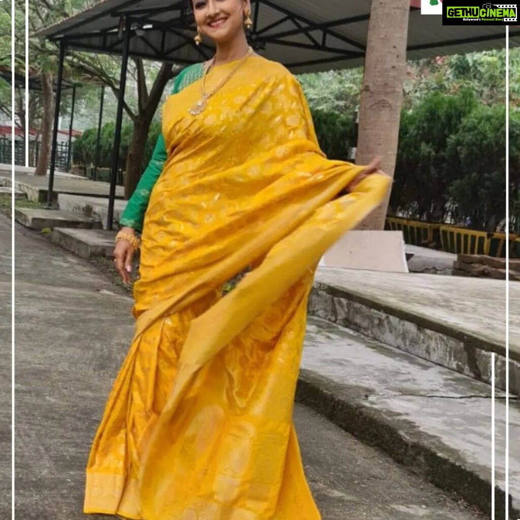 Rachna Banerjee Instagram - The adorable tanchoi benarasi sarees are gorgeous and traditional and made purely of silk. For every Puja or occasion, this is the best fit with the thread borders and the jacquard weaves 🟢History : The Tanchoi brothers from Gujarat introduced the art to the Indian weavers in Surat (Gujarat), and later the Varanasi weavers also started weaving these Sarees, in less expensive versions. 🙌🏻Care: Dry wash 📲𝐖𝐡𝐚𝐭𝐬𝐚𝐩𝐩 𝐨𝐧 𝟗𝟖𝟑𝟏𝟎𝟑𝟓𝟔𝟔𝟕 𝐭𝐨 𝐨𝐫𝐝𝐞𝐫 #RachnaBanerjee #Fashion #Saree #IndianAttire #EthnicWear #Traditional #Fashionista #Style #StayStylish #StayFashionable #StyleStatement #OrderNow #OnlineShopping #fashion #potd #ootd #ootdfashion #likeforlikes #facebookpost #instagram #tanchoi #silk #benarasi