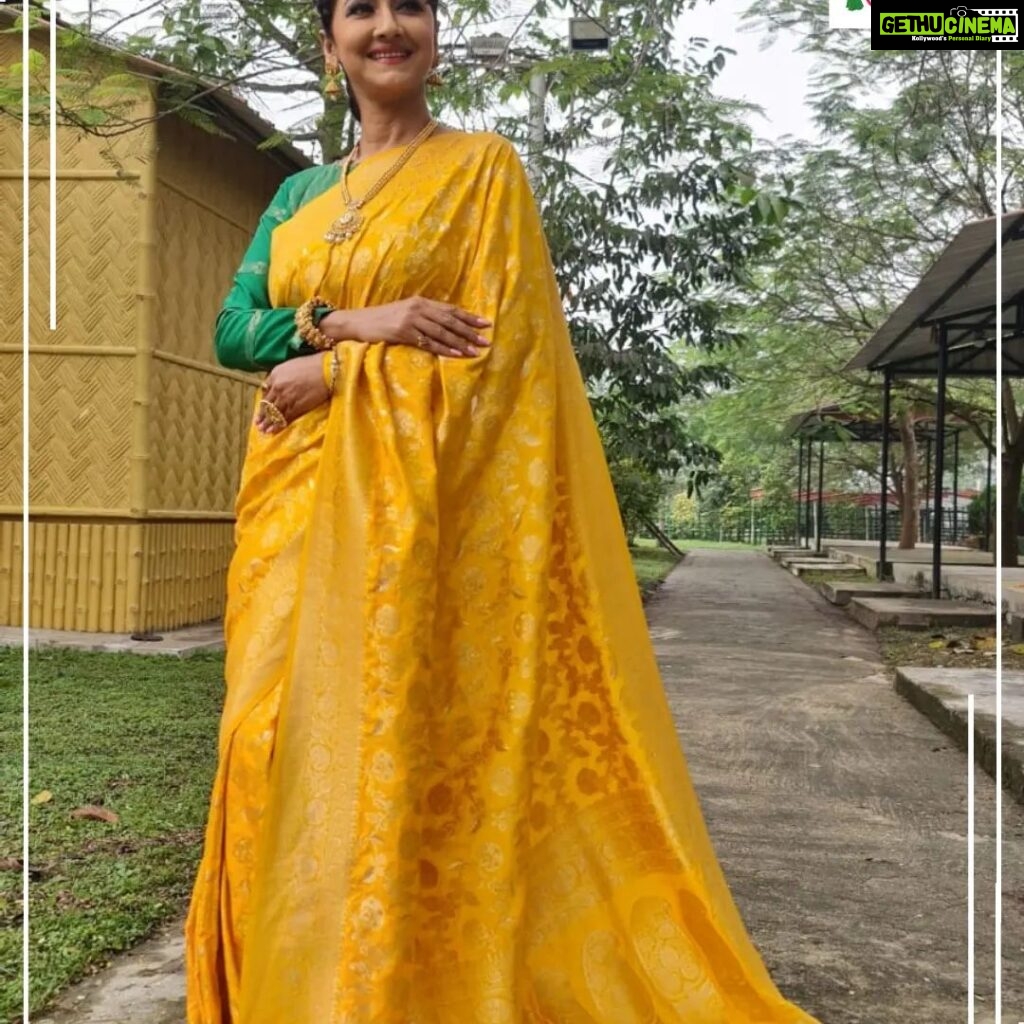 Rachna Banerjee Instagram - The adorable tanchoi benarasi sarees are gorgeous and traditional and made purely of silk. For every Puja or occasion, this is the best fit with the thread borders and the jacquard weaves 🟢History : The Tanchoi brothers from Gujarat introduced the art to the Indian weavers in Surat (Gujarat), and later the Varanasi weavers also started weaving these Sarees, in less expensive versions. 🙌🏻Care: Dry wash 📲𝐖𝐡𝐚𝐭𝐬𝐚𝐩𝐩 𝐨𝐧 𝟗𝟖𝟑𝟏𝟎𝟑𝟓𝟔𝟔𝟕 𝐭𝐨 𝐨𝐫𝐝𝐞𝐫 #RachnaBanerjee #Fashion #Saree #IndianAttire #EthnicWear #Traditional #Fashionista #Style #StayStylish #StayFashionable #StyleStatement #OrderNow #OnlineShopping #fashion #potd #ootd #ootdfashion #likeforlikes #facebookpost #instagram #tanchoi #silk #benarasi