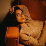 Rashmi Agdekar Instagram - Sofa so good 🧡 📸 - @gauravhingne Styled by @dhwanii.jain