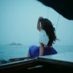 Rashmi Agdekar Instagram - Alexa play ‘O majhi re ‘💜 📸- @portraitsbyadityadesai 👗- @tejashreeraul 💄- @madhuradeokute 💆🏻‍♀️- @seemaaofficial 🛥️- @fortuneindiasailing