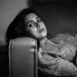 Rashmi Agdekar Instagram - Sofa so good 🧡 📸 - @gauravhingne Styled by @dhwanii.jain