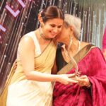 Rasika Dugal Instagram - Such a special evening being in a room full of such talent and resilience. Thank you for having me @laadli_pf @population_first @sharada_al. Heart is full ❤️ Such a moment to witness #BhavariDevi being honoured 🙏 (Laaadli Iconic Rural Feminist Award). Congratulations @konkona 😍 (Laadli Woman Behind The Screen Award), #ArunaRaje (Laadli Lifetime Achievement Award), the lovely women of @nwm_india and @wcc_cinema and so many others. Thank you for the incredible work you do. PS: @fayedsouza @senoritasuneeta we could easily be moonlighting as Lavani dancers! 😉